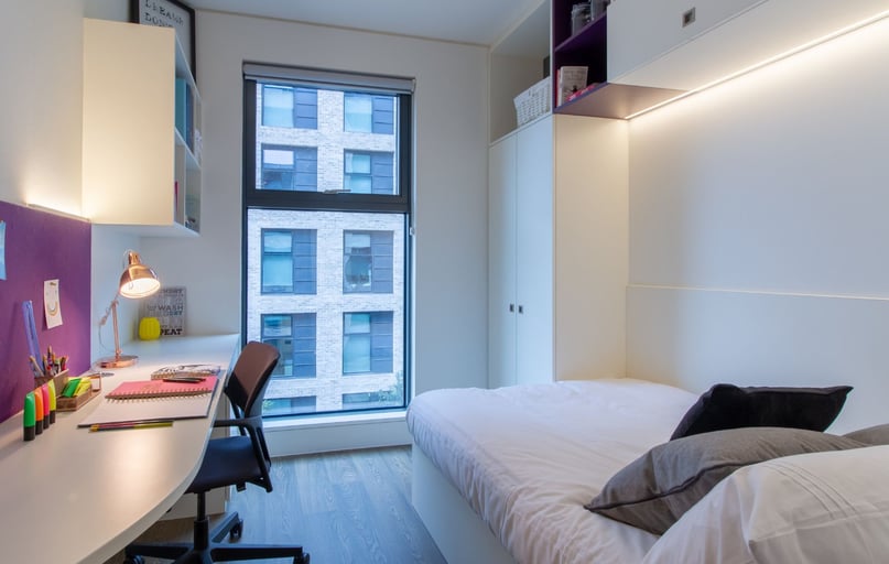 Gold En Suite, Spring Mews, Tinworth Street, Vauxhall, London - Image 1